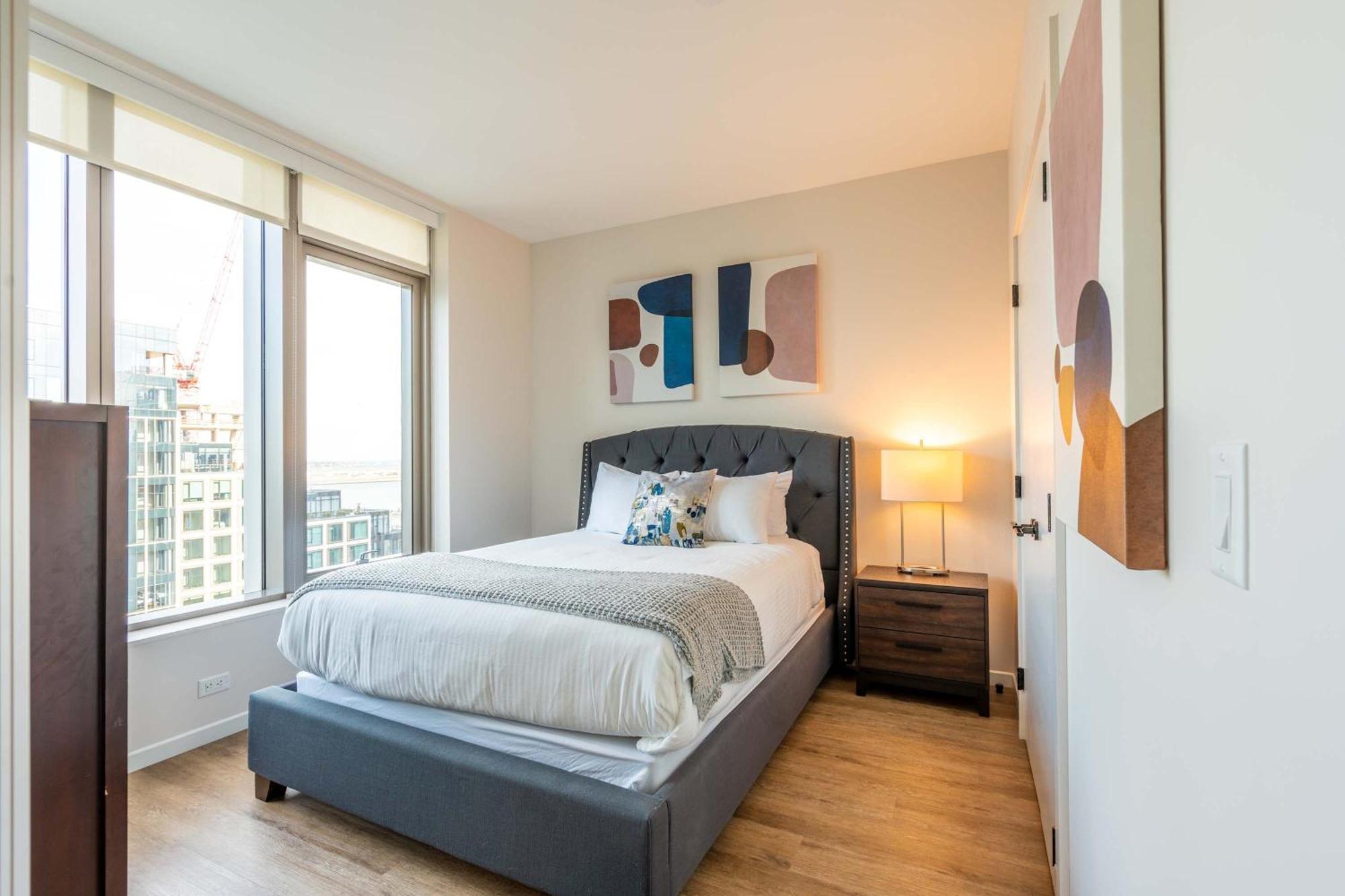 Luxury Apt Heart Of Seaport Бостон Экстерьер фото