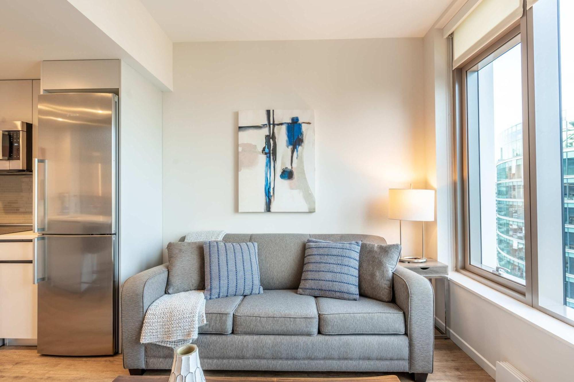 Luxury Apt Heart Of Seaport Бостон Экстерьер фото