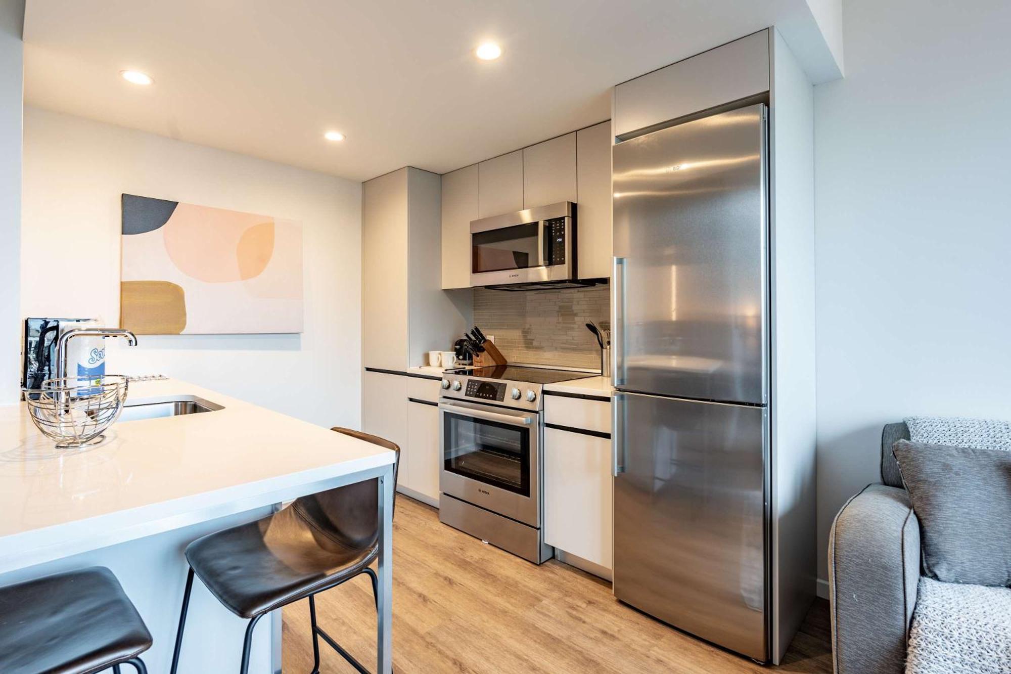 Luxury Apt Heart Of Seaport Бостон Экстерьер фото