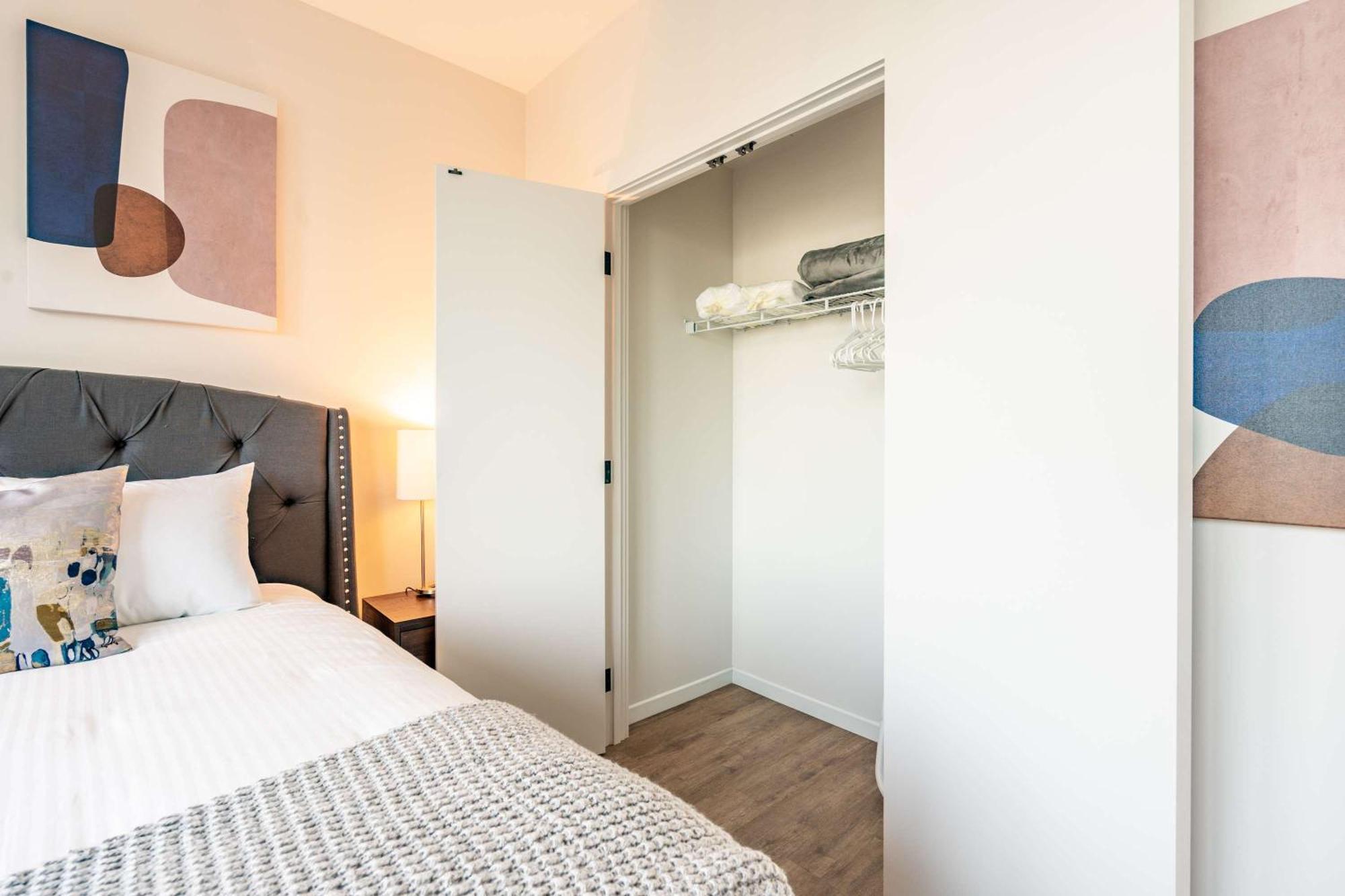 Luxury Apt Heart Of Seaport Бостон Экстерьер фото