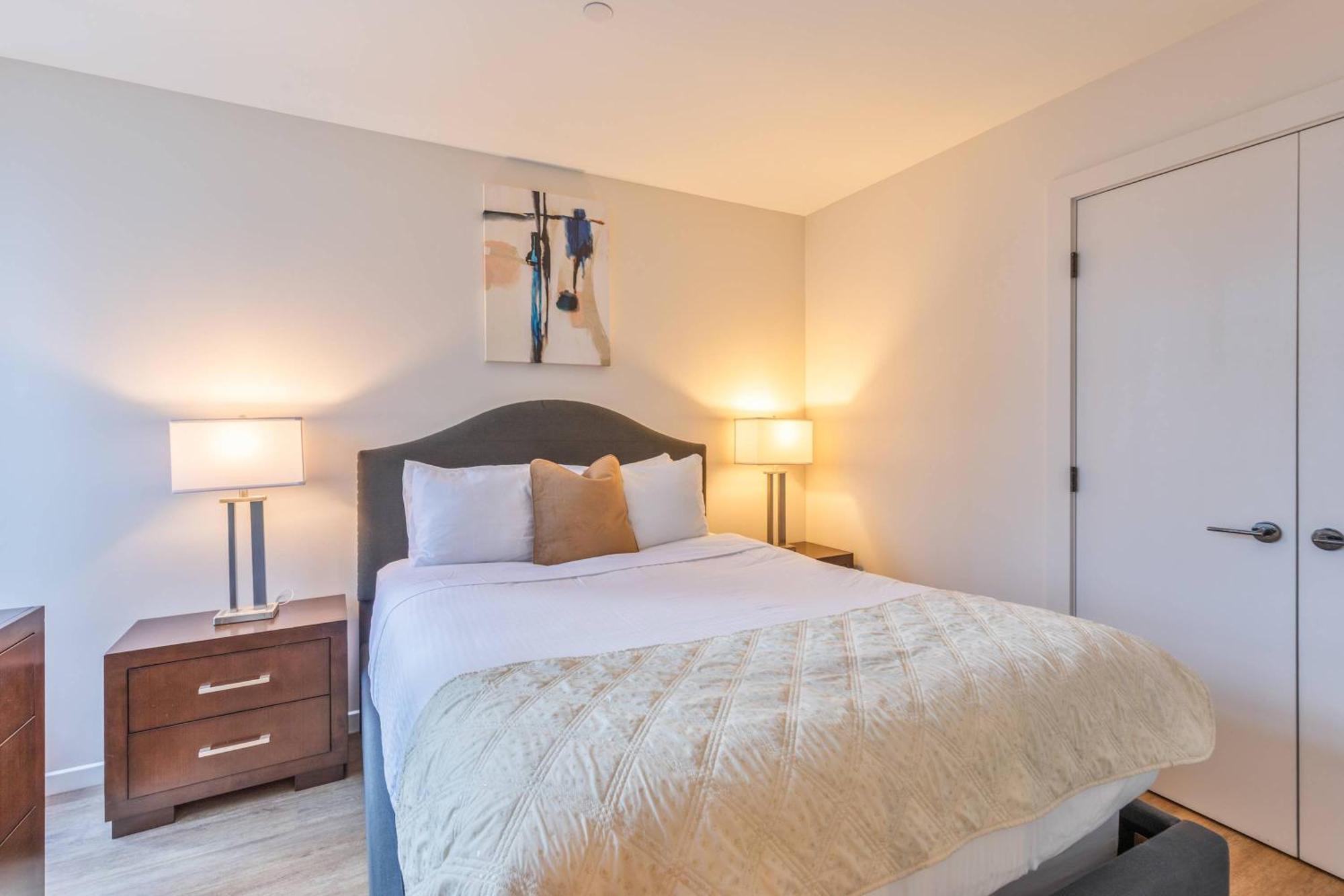 Luxury Apt Heart Of Seaport Бостон Экстерьер фото