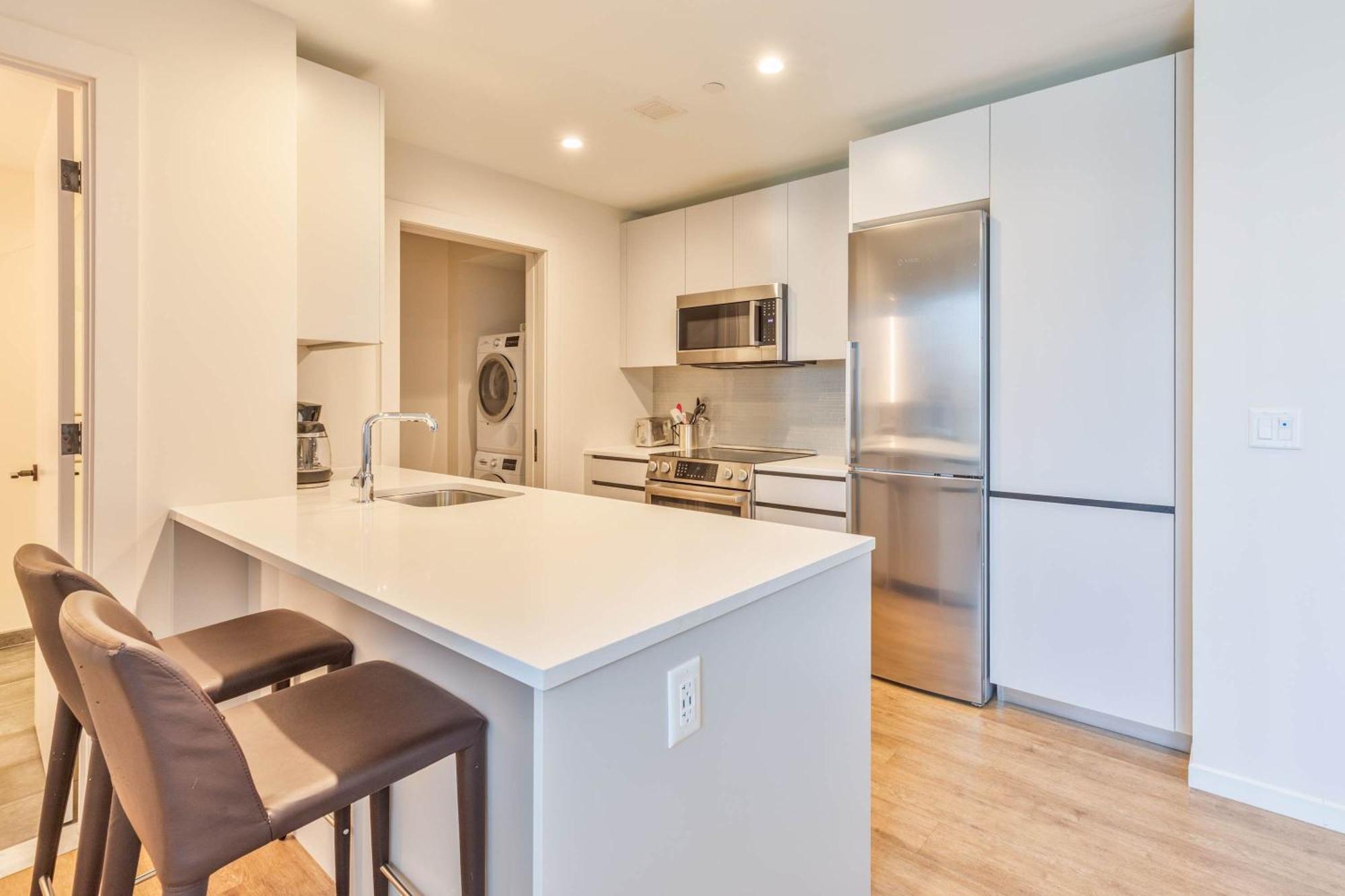 Luxury Apt Heart Of Seaport Бостон Экстерьер фото