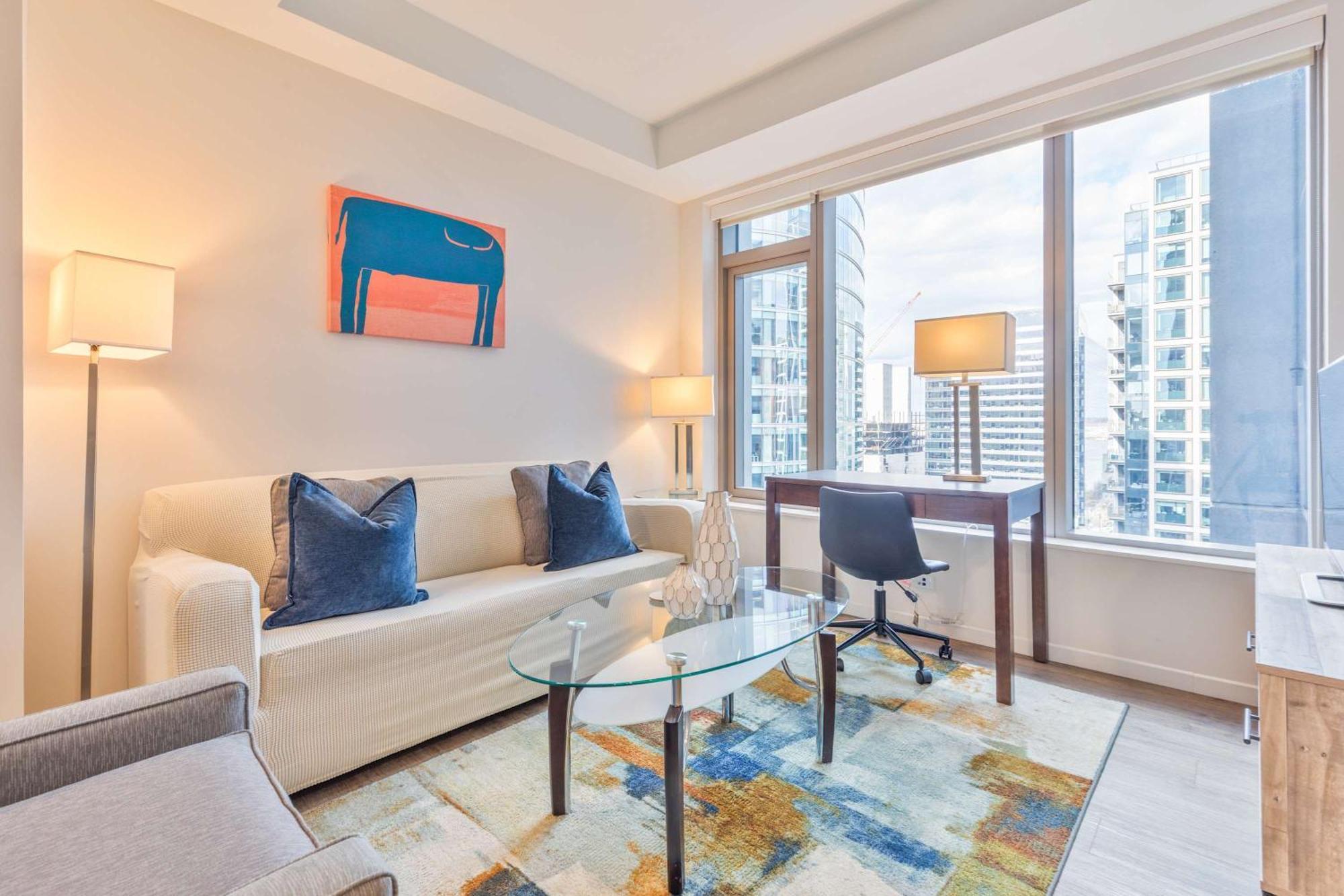 Luxury Apt Heart Of Seaport Бостон Экстерьер фото