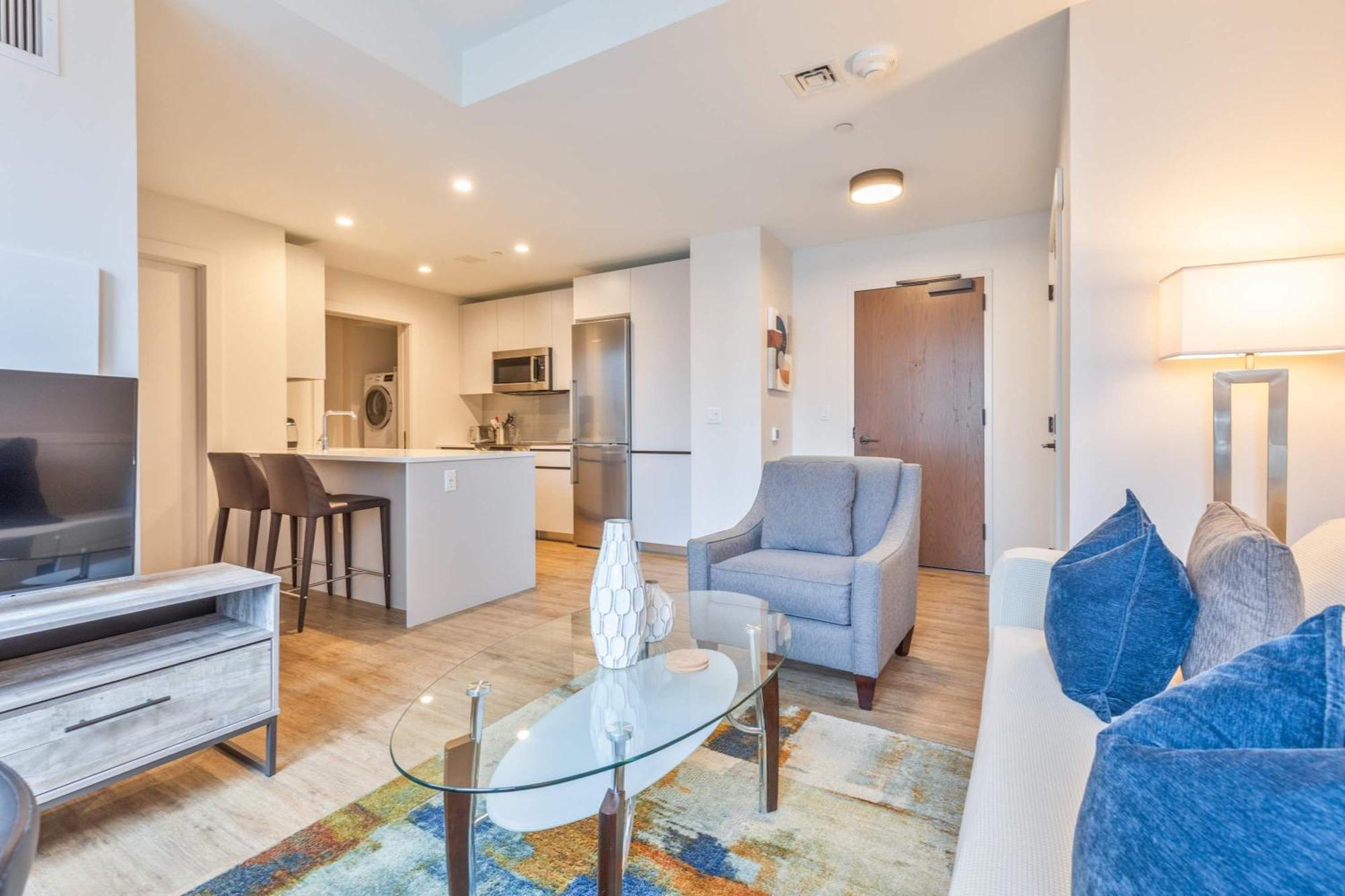 Luxury Apt Heart Of Seaport Бостон Экстерьер фото